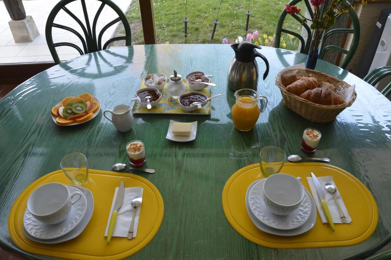 Bed and Breakfast Les Rendzines Nuisement-sur-Coole Esterno foto