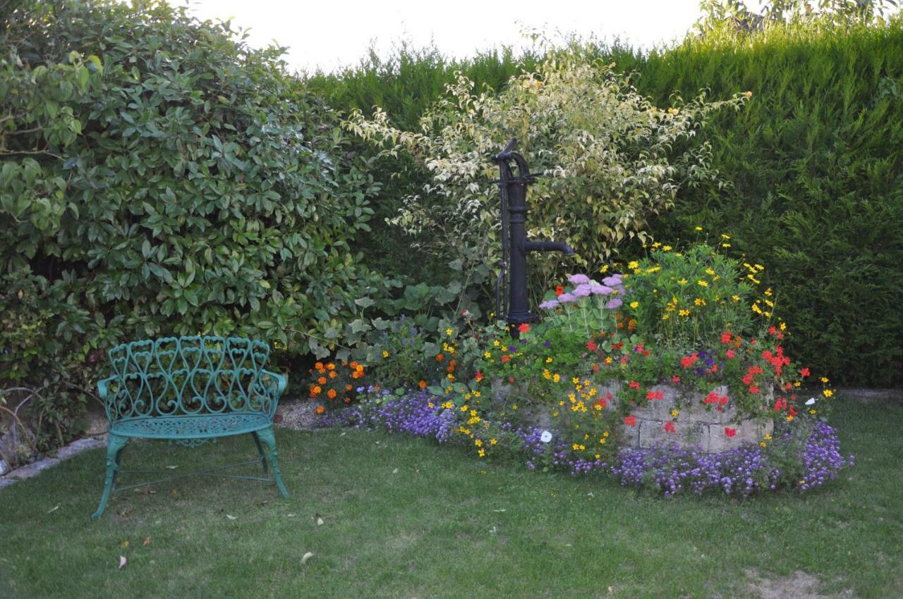 Bed and Breakfast Les Rendzines Nuisement-sur-Coole Esterno foto